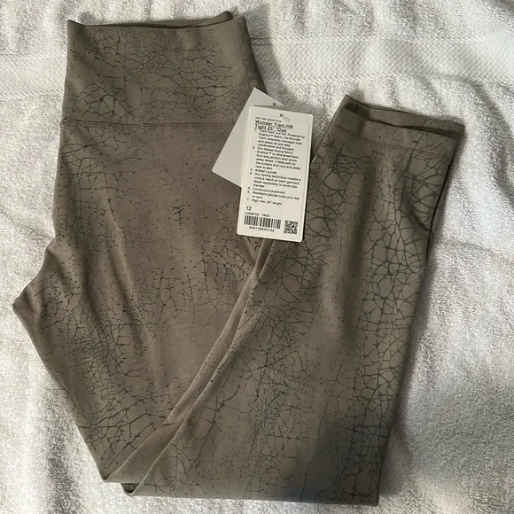 NWT lululemon 25” wunder train - Picture 1 of 2